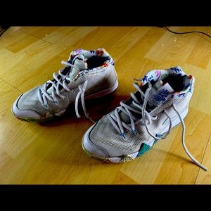 Youth Basketball Shoes - Nike - Kyrie Irving